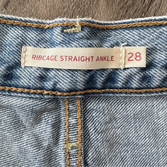 Levi’s Ribcage Straight Ankle Button Fly Distressed Jeans Women’s 28x26 Denim - Picture 9 of 16